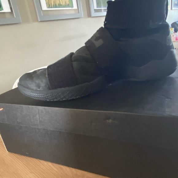 Nike Black Athletic Shoes - Picture 7 of 7